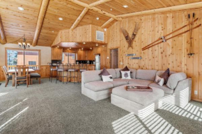 Ursa Major Retreat - minutes to the slops with incredible mountain views!